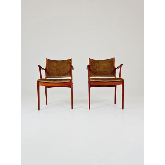 Johannes Andersen Mid-Century Modern Danish Armchair with Teak Frame and Gray Upholstery by Johannes Andersen for Uldum Møbelfabrik, 1960s For Sale - Image 4 of 14