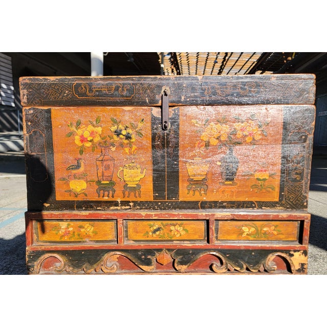 Antique Painted Chinese Trunk 19th Century For Sale - Image 16 of 17