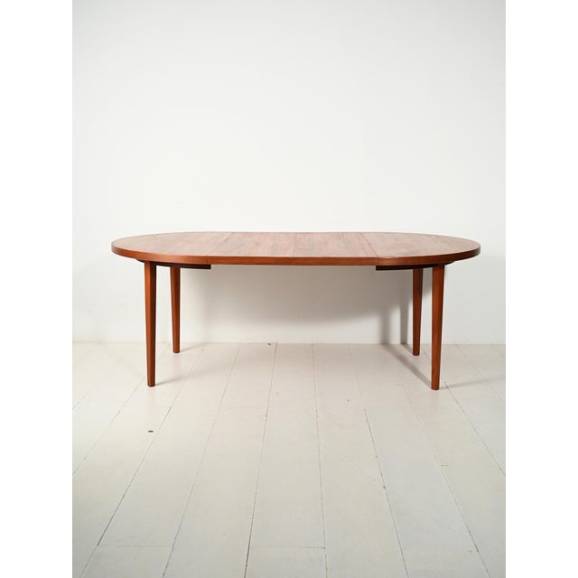 Scandinavian Round Dining Table in Streaked Teak, 1960s For Sale - Image 4 of 9