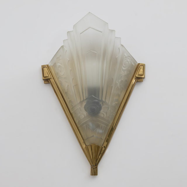 1930s Art Deco Pressed Glass and Brass Sconces, France, 1930s For Sale - Image 5 of 9