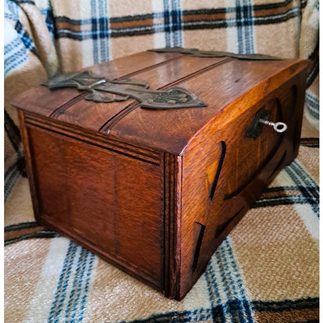 Brown Late 19th Century Arts & Craft Brass and Oak Casket, England For Sale - Image 8 of 16