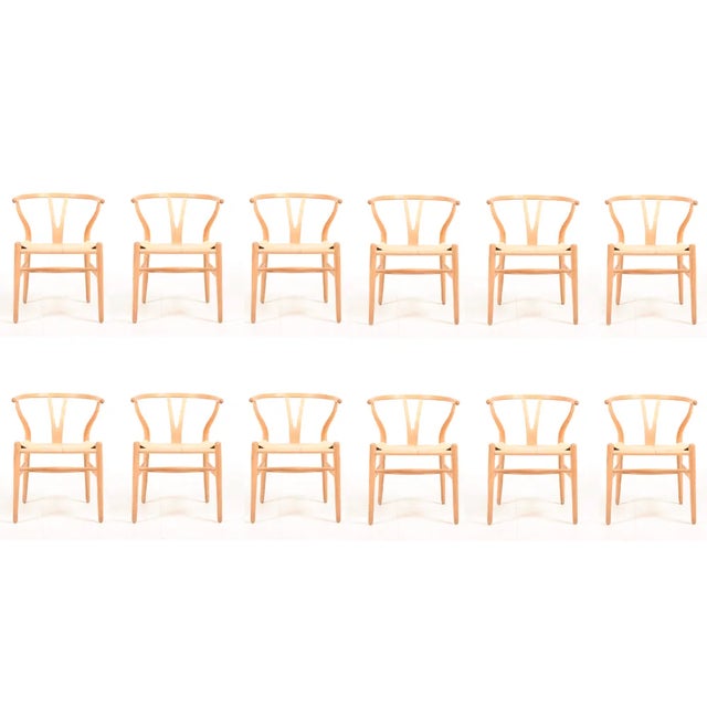 Wood Wishbone Chairs in Patinated Oak by Hans Wegner for Carl Hansen & Søn, 1960s, Set of 12 For Sale - Image 7 of 7