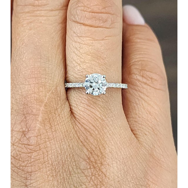 Modern 0.86 Ct Gia Certified Diamond Ring Size 5.75 For Sale - Image 3 of 9