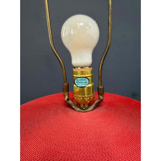 Flute of Chicago Postmodern Corrugated Cardboard Table Lamp in Red, 1980s For Sale - Image 4 of 9