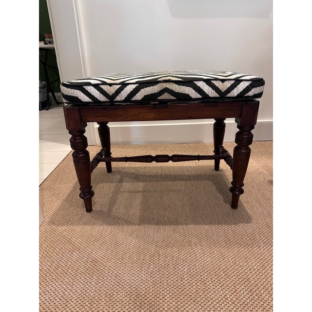 Early 19th Century English Walnut Bench With Zebra Epingle Cushion For Sale In Raleigh - Image 6 of 9