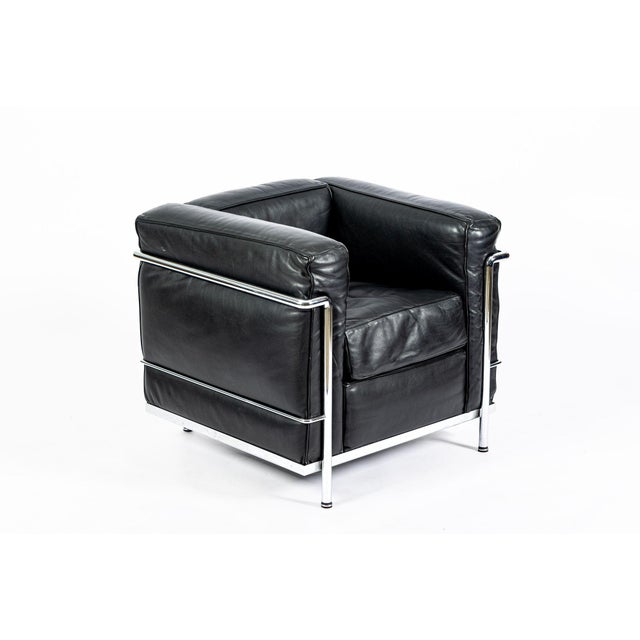 Cassina Set of Four Cassina Lc2 Black Leather Petit Lounge Chairs by Le Corbusier For Sale - Image 4 of 18