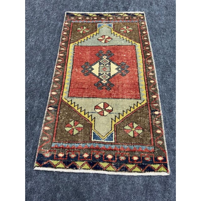 Turkish Yastik Rug 1'6" x 2'9" For Sale - Image 4 of 5