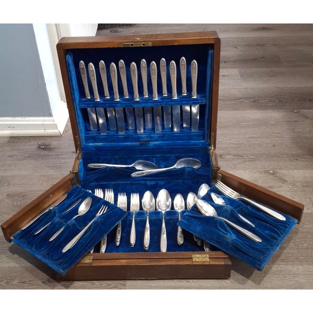 1920s Community Plate Silver Grosvenor Pattern by Oneida Silver - 84 pcs For Sale In Washington DC - Image 6 of 13