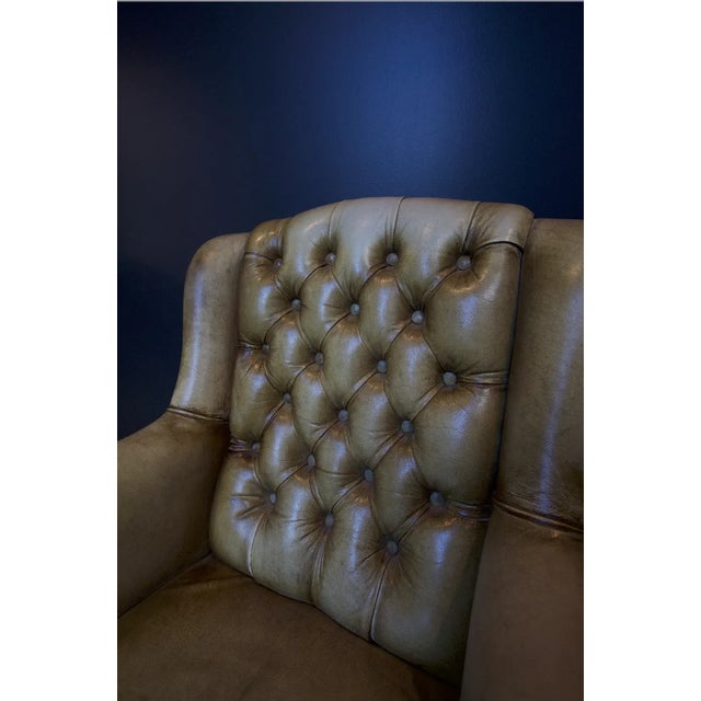 Dimensions 23ʺW × 23ʺD × 38ʺH Styles Chesterfield Item Type Vintage, Antique or Pre-owned Materials Leather, Wood...