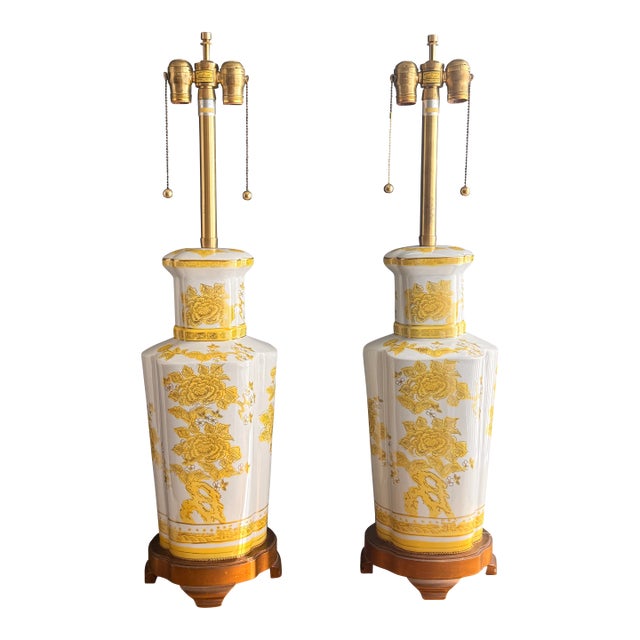 1960s Pair of Japanese Porcelain Chinoiserie Lamps by Marbro For Sale