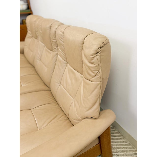 Late 20th Century Ekornes Stressless Buckingham 3-Seat Recliner Sofa Vintage MCM 90" Wide For Sale - Image 10 of 17