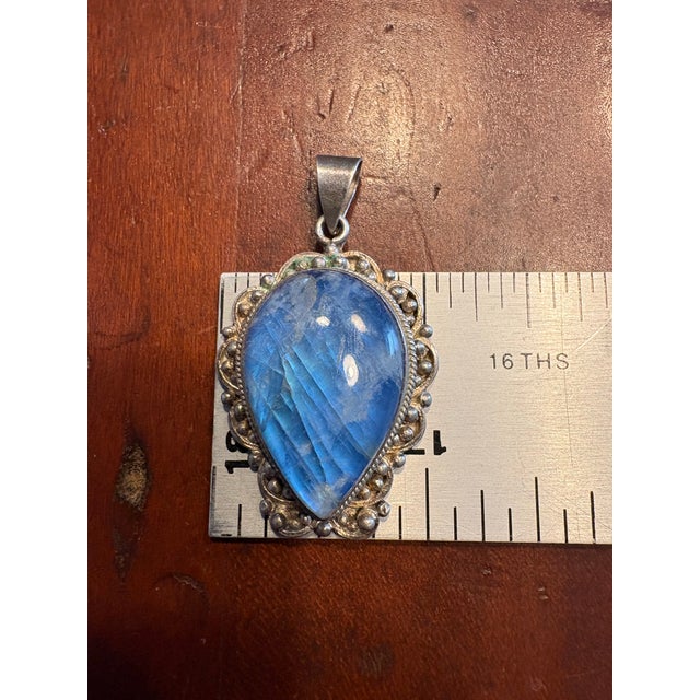 Contemporary Sterling Silver Blue Labradorite Pendant - Stamped 925 For Sale - Image 3 of 6