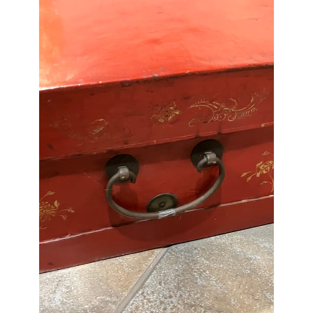 Chinese Early 20th Century Red Lacquered Chinese Trunk With Brass Hardware For Sale - Image 3 of 9