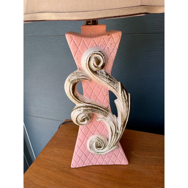 Mid-Century Modern 1950s Hollywood Regency Pink Chalkware Table Lamps With Gold Acanthus Scroll - a Pair For Sale - Image 3 of 6