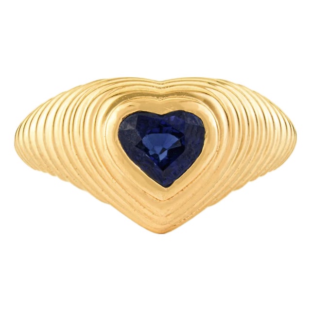 14k Gold Fluted Vintage Dome Ring Size 6 With Heart-Cut Blue Sapphire For Sale