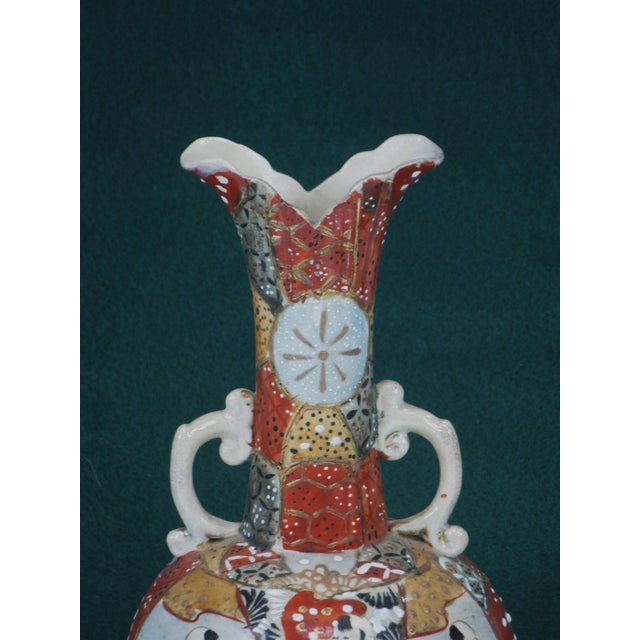 Vase Japanese Satsuma Figurine Handles Antique Oriental Pottery Japan Men Ladies For Sale - Image 6 of 18