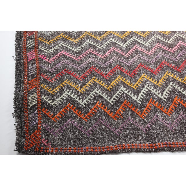Vintage Anatolian Cicim Kilim With Zigzag Motifs – Handwoven Tribal Flatweave -6' 3'' X 9' 6 For Sale In Tampa - Image 6 of 11