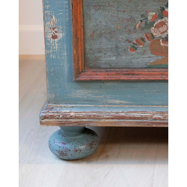 Early 19th-Century Alpine Painted Chest in Fir with Floral Decoration For Sale - Image 11 of 14
