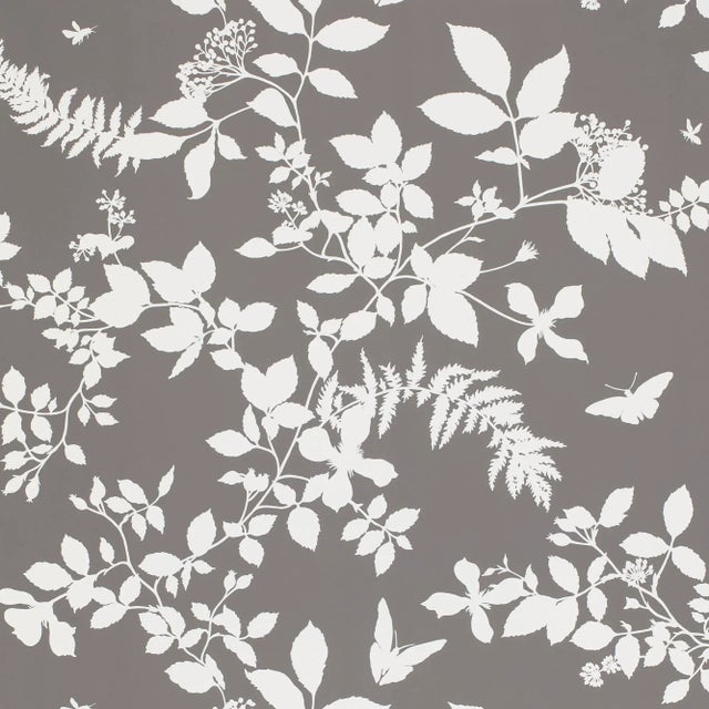Contemporary Sample - Schumacher Shadow Vine Wallpaper in Charcoal For Sale - Image 3 of 3