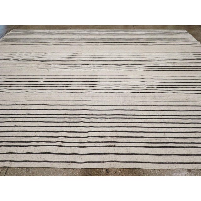 Galerie Shabab Collection Mid-20th Century Turkish Flatweave Large Room Size Rug For Sale - Image 4 of 8