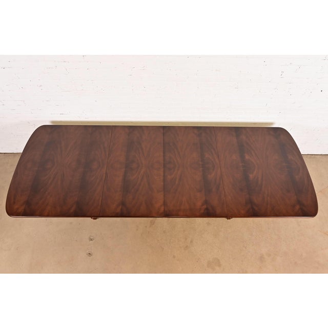 1980s Henredon Georgian Flame Mahogany Double Pedestal Extension Dining Table, Newly Refinished For Sale - Image 5 of 14
