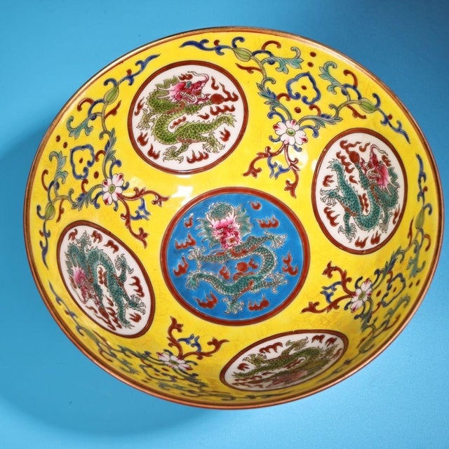 Late 19th Century Porcelain Stem Bowl With Dragon and Floral Motif, 430g For Sale - Image 4 of 8