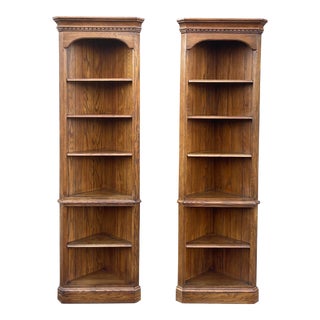 1980s Knob Creek Traditional Solid Oak Corner Shelving Units or Etageres - a Pair (38-9024) For Sale