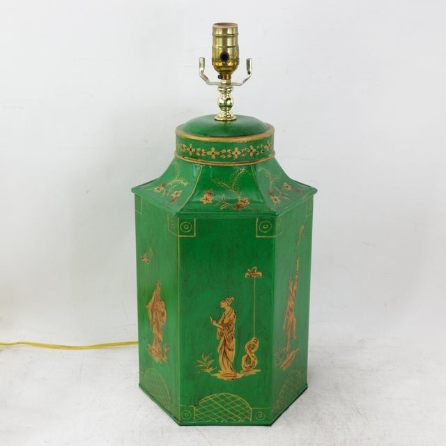 Chinoiserie Pair of Vintage British Chinoiserie Green and Gold Hexagonal Hand-Painted Tole Tea Jar Table Lamps For Sale - Image 3 of 13