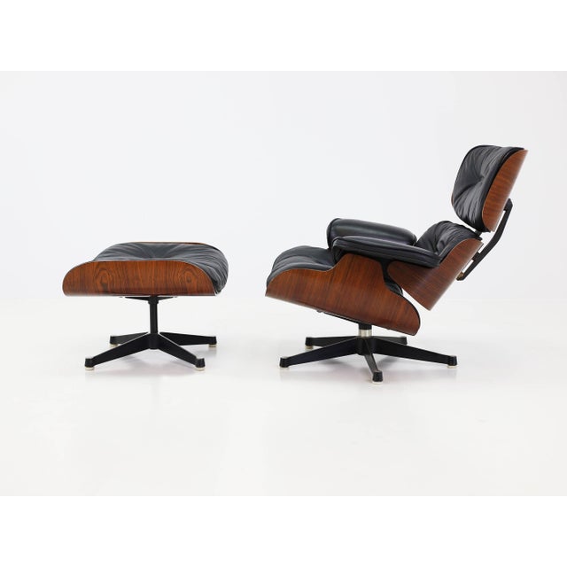 Set of Model 670 Lounge Chair and Ottoman in Rosewood and Black Leather by Charles & Ray Eames for Herman Miller, USA, 1956 For Sale - Image 17 of 17