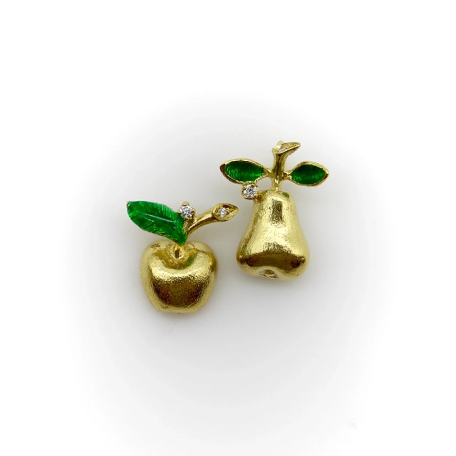 1970s 18k Gold Vintage Pear Diamond and Enamel Charm For Sale - Image 9 of 10