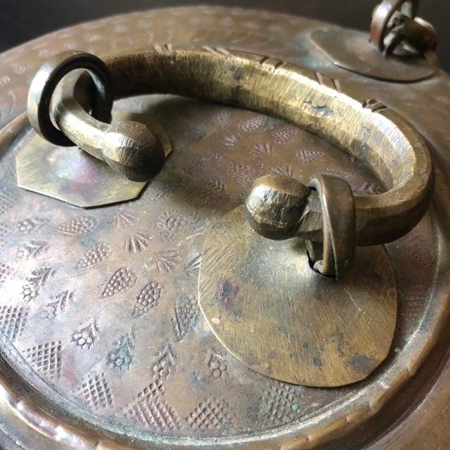 1900s Traditional Hand Hammered Brass Box With Latch For Sale In Atlanta - Image 6 of 9