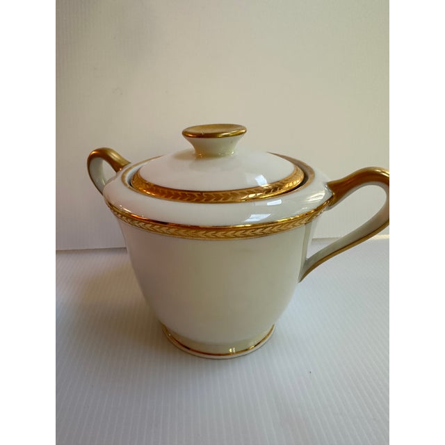 1950s Vintage 1950s Limoges France Creamer and Sugar Bowl With Lid by Cenpor in Classic White and Gold Trim Set For Sale - Image 5 of 16