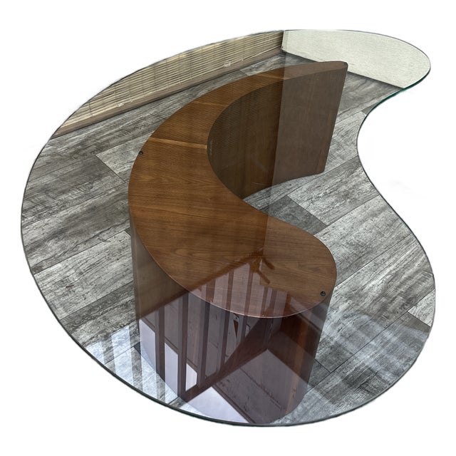 Mid Century Modern Apostrophe Coffee Table by Vladimir Kagan for Selig. Circa 1960s For Sale