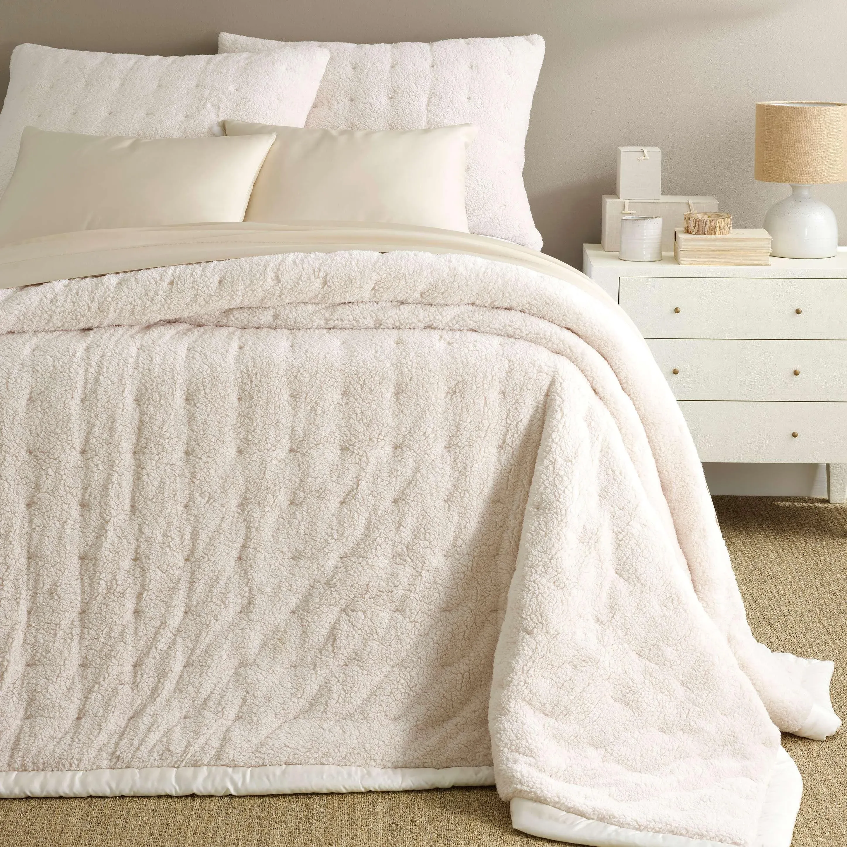 Annie Selke Pine Cone Hill Marshmallow Fleece Puff - Thumbnail 5