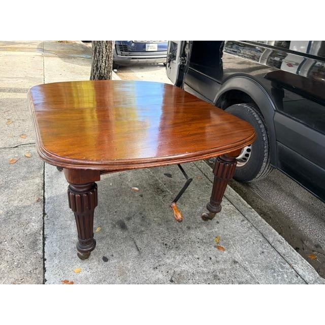 Brown 2 Leaf 19th Century English Victorian Mahogany Extension Dining Table For Sale - Image 8 of 9