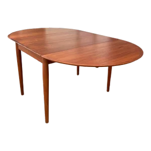 Danish Mid-Century Modern Teak Dining Table With Drop-Leafs in the Style of Arne Vodder