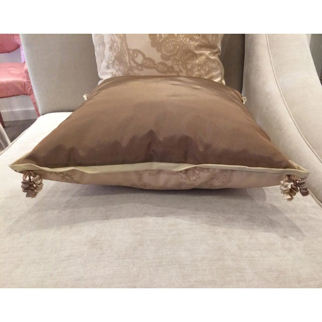 2000 - 2009 Contemporary Cream Flocked Pillows - a Pair For Sale - Image 5 of 10