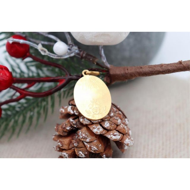 19.2K Gold Our Lady Pendant For Sale - Image 3 of 6