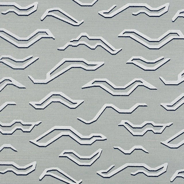 Sample - Schumacher Kata Sisal Wallpaper in Mineral For Sale