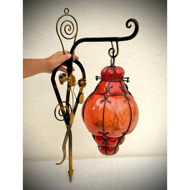 1950s Pair of Gorgeous Vintage Swirl Italian Murano-Style Caged Glass Lanterns in Coral/ Oranges: Caged Venetian Style For Sale - Image 5 of 10