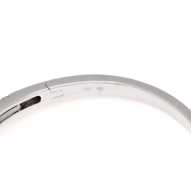 Modern 2.30ct Diamond 18k White Gold Rosette Bangle Bracelet​ For Sale - Image 4 of 6