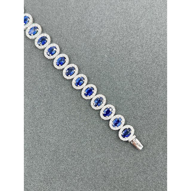 Early 21st Century 12.40 Ct Natural Ceylon Sapphire & Diamond Bracelet For Sale - Image 5 of 5