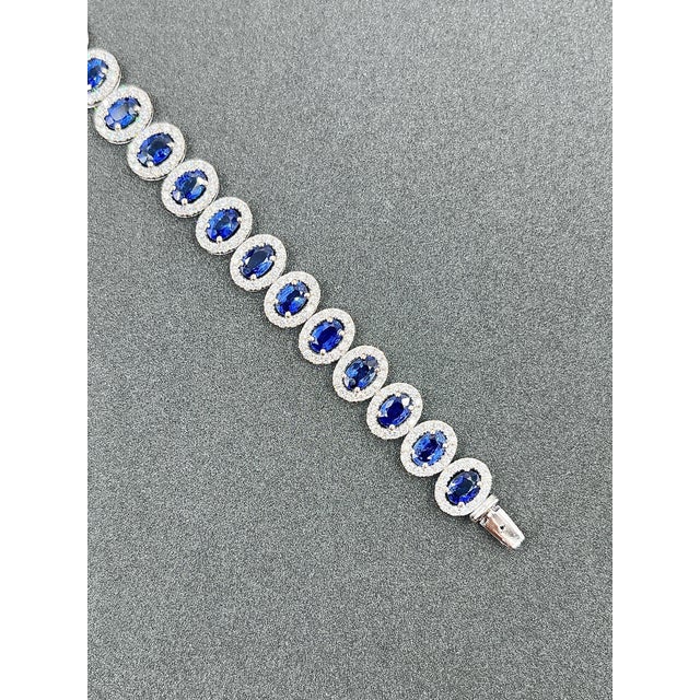 Early 21st Century 16.29 Ct Natural Ceylon Sapphire & Diamond Bracelet For Sale - Image 5 of 5