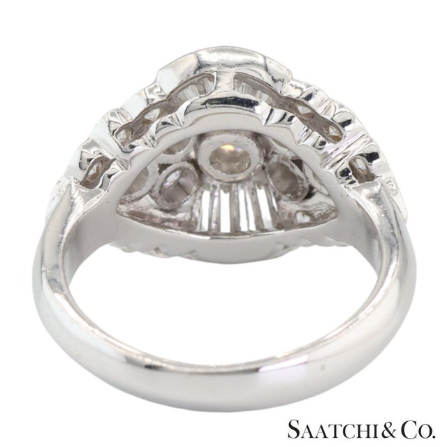 Metal 18k (750) White Gold Natural White Diamond Cocktail Ring, Size 3.5 For Sale - Image 7 of 10
