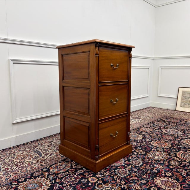Classic English Chest of Drawers For Sale - Image 4 of 10