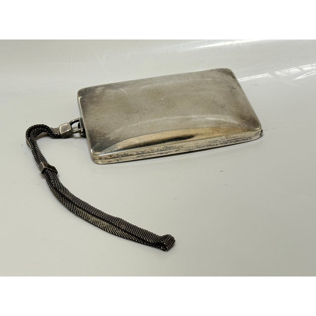 Vintage Elgin Art Deco Period Sterling Silver Ladies Dance Purse Compact Mirror With Coin Slots and Silver Mesh Wrist Strap For Sale In Baltimore - Image 6 of 16