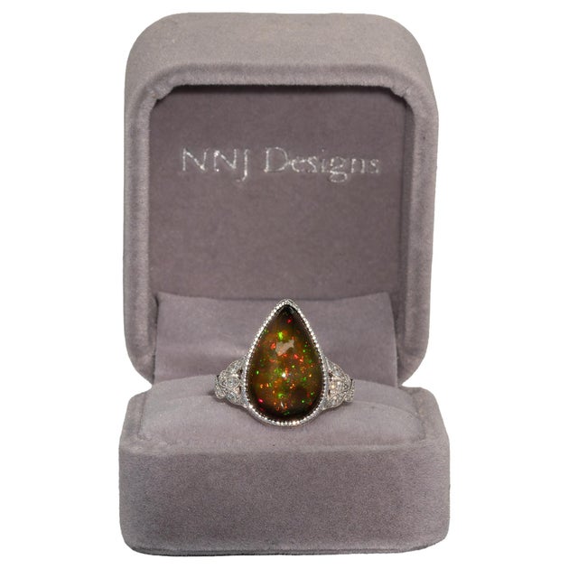 Modern 7.5Ct Black Opal Ring With Natural Diamond Accents: Solid 14k Gold, Size 6.75 For Sale - Image 3 of 8