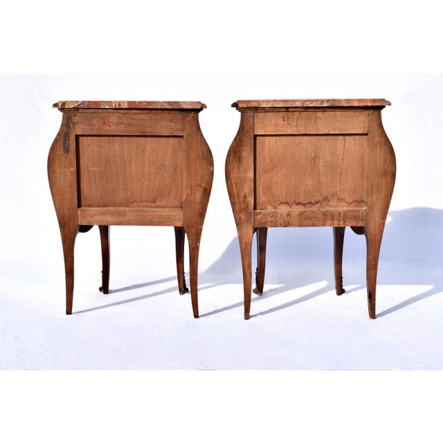 Chestnut Italian Burl Wood Bombe Nightstands, Breccia Marble Tops, 19th Century For Sale - Image 8 of 9