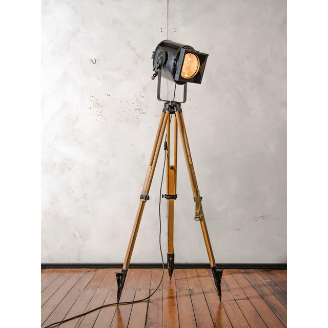 Vintage Industrial Theater Spotlight Floor Lamp from A.E. Cremer, 1950s For Sale - Image 4 of 18