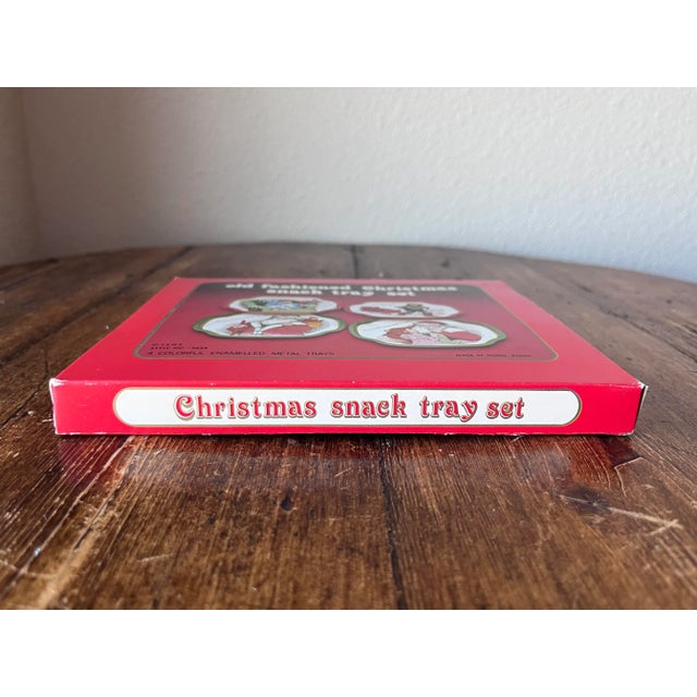 Traditional Vintage Jsny Old Fashioned Style Christmas Snack Enameled Metal Tray Set For Sale - Image 3 of 9